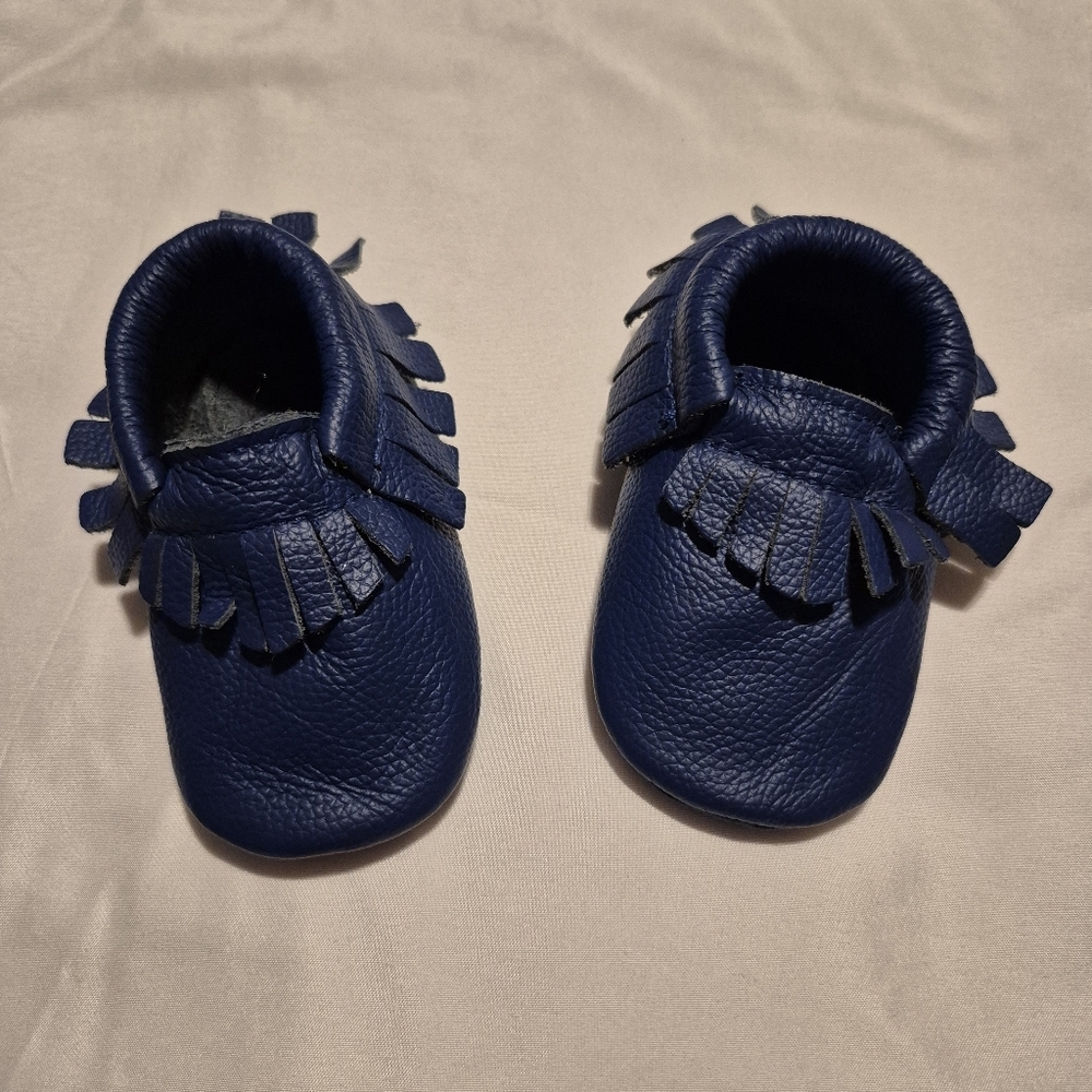 BirdRock Baby blue moccasins size 5.5 on shoe measure small fit 6-12 months